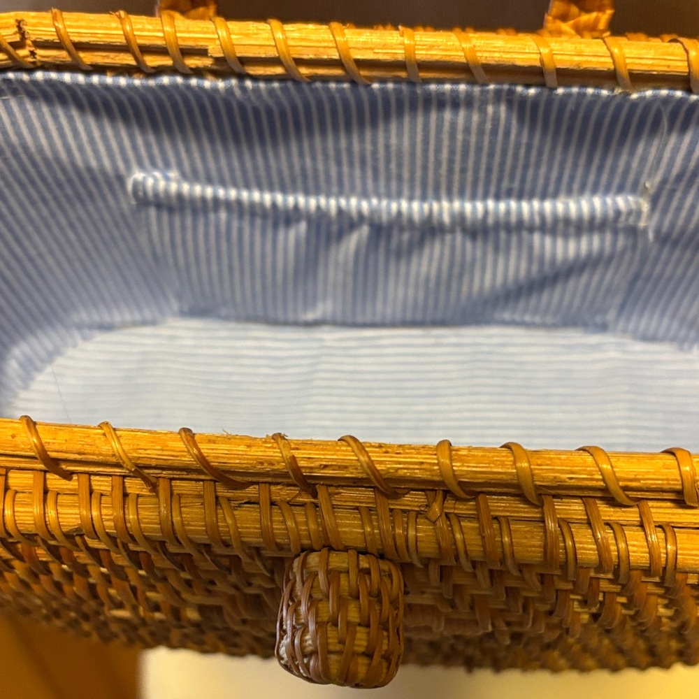 Handwoven Rattan Shoulder Bag in Natural Brown - Picture 2 of 5